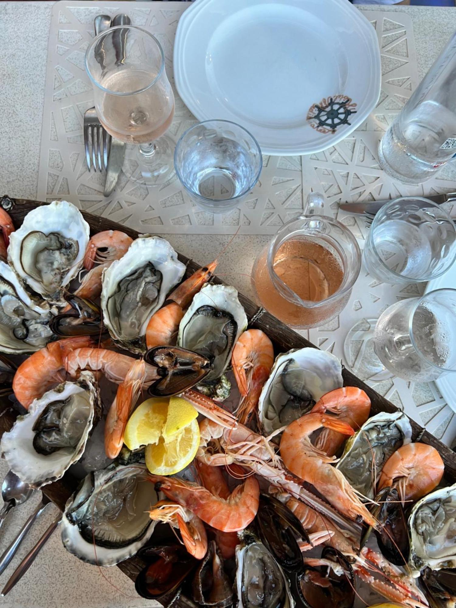 Logis Hotel & Restaurant Mediterranee Port-la-Nouvelle Bagian luar foto
