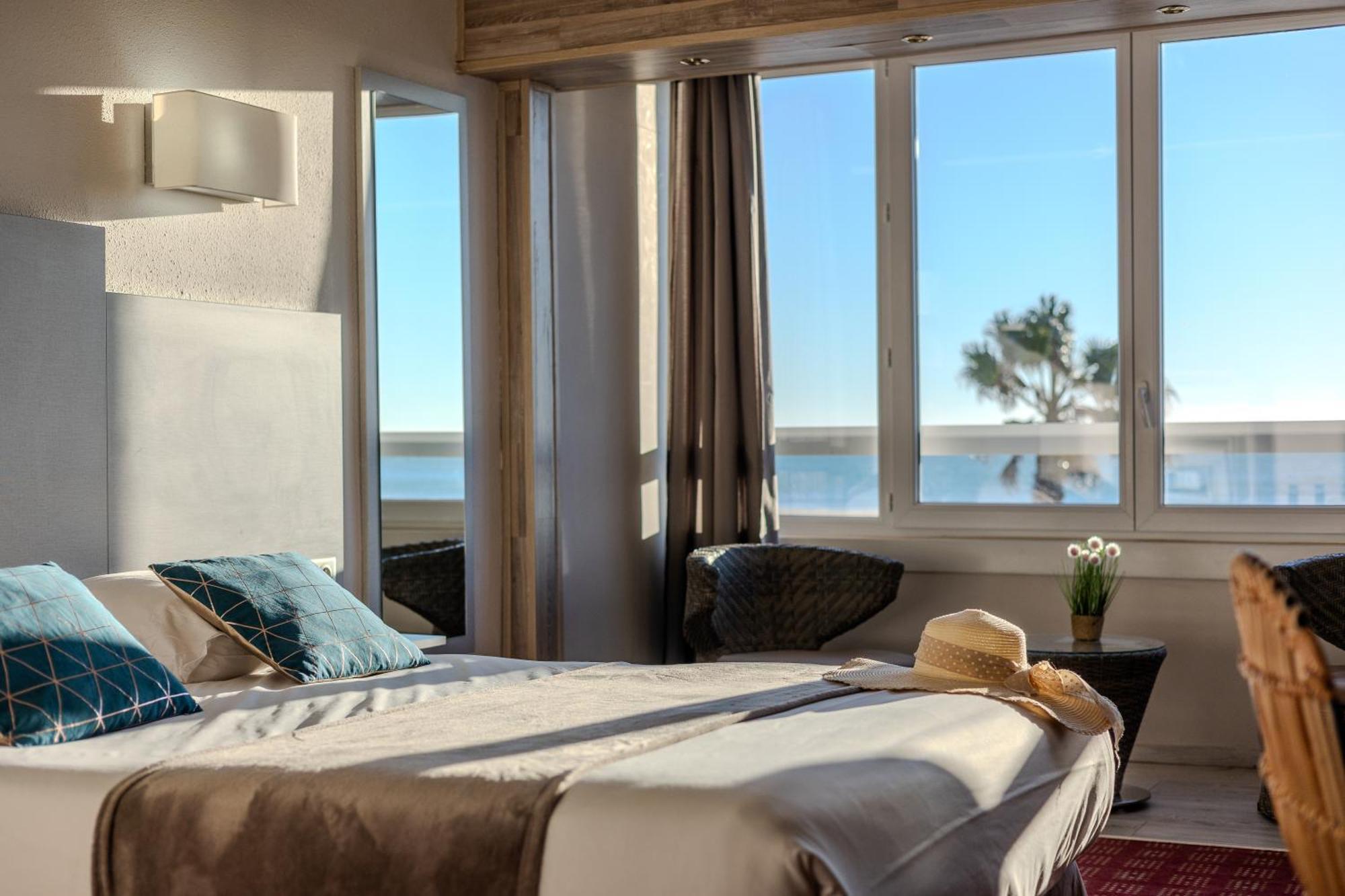 Logis Hotel & Restaurant Mediterranee Port-la-Nouvelle Bagian luar foto