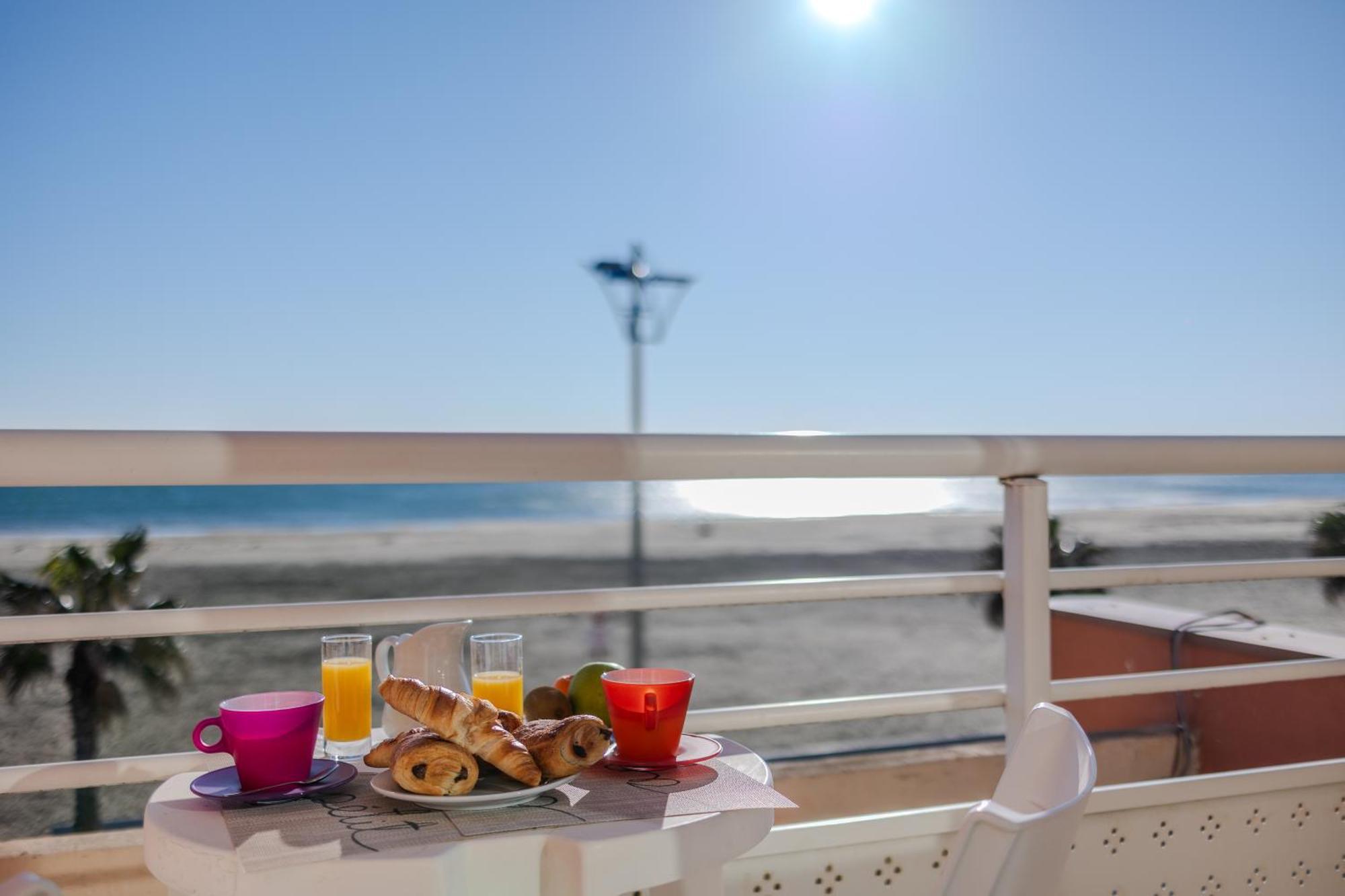 Logis Hotel & Restaurant Mediterranee Port-la-Nouvelle Bagian luar foto