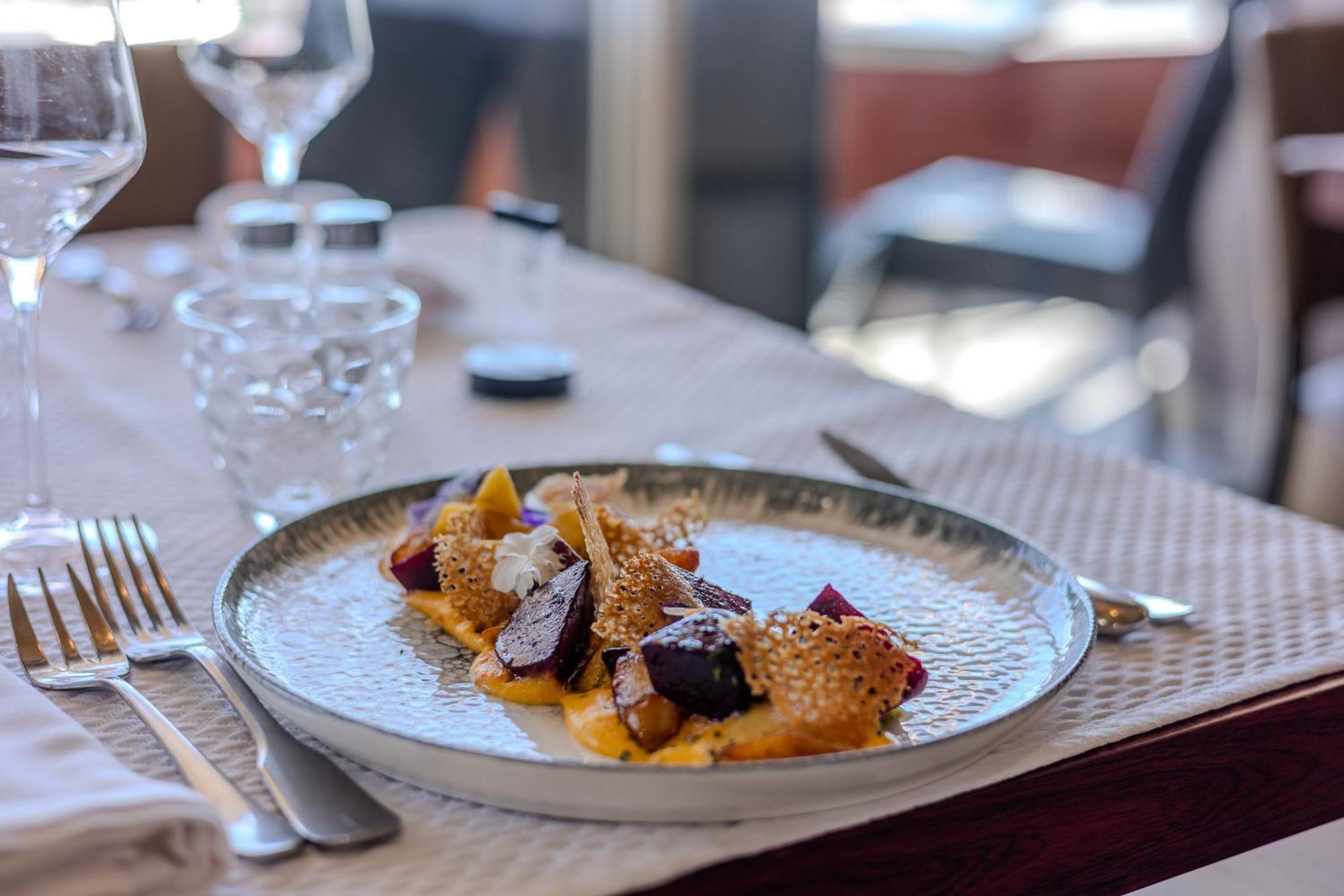 Logis Hotel & Restaurant Mediterranee Port-la-Nouvelle Bagian luar foto