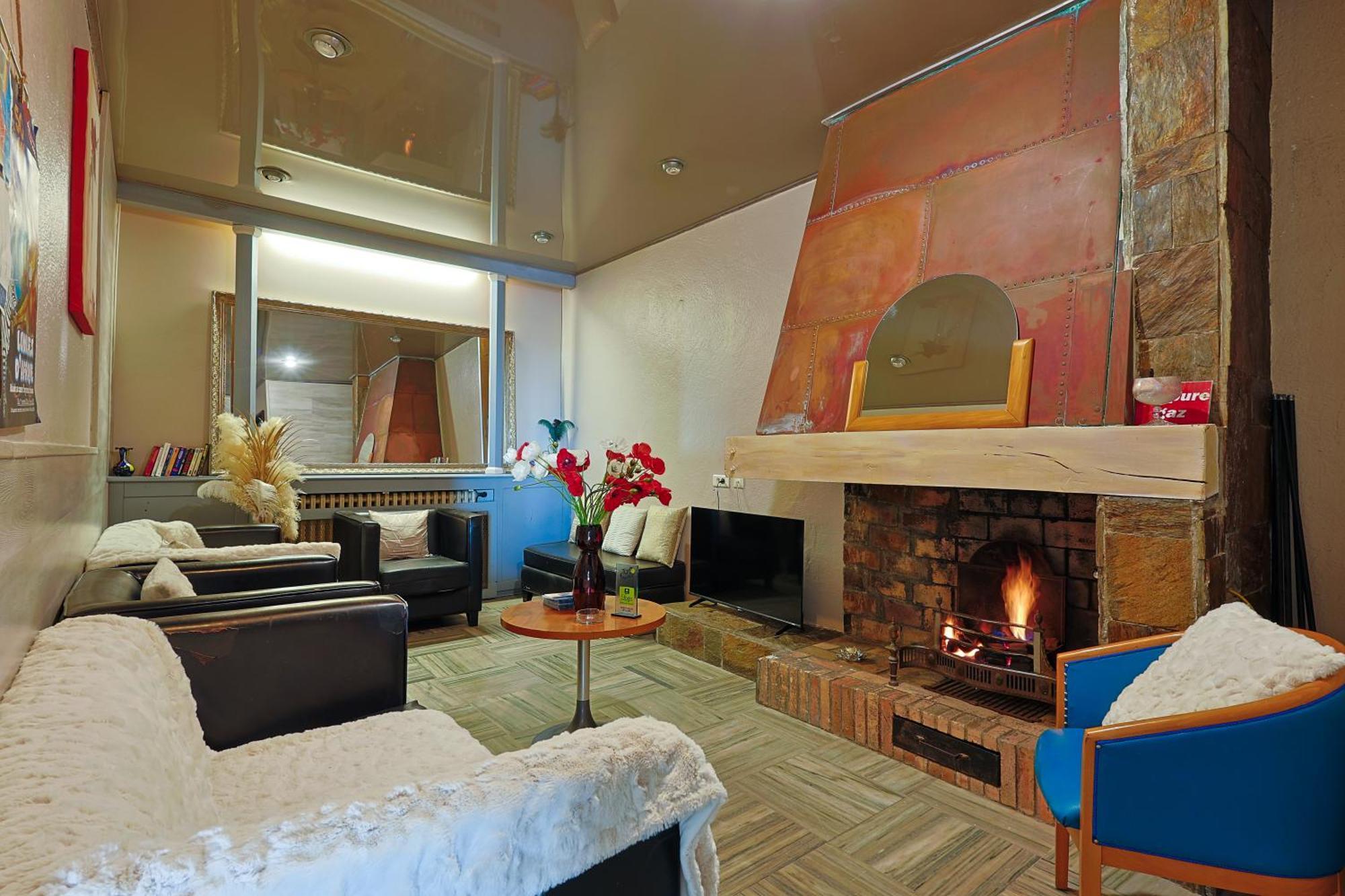 Logis Hotel & Restaurant Mediterranee Port-la-Nouvelle Bagian luar foto