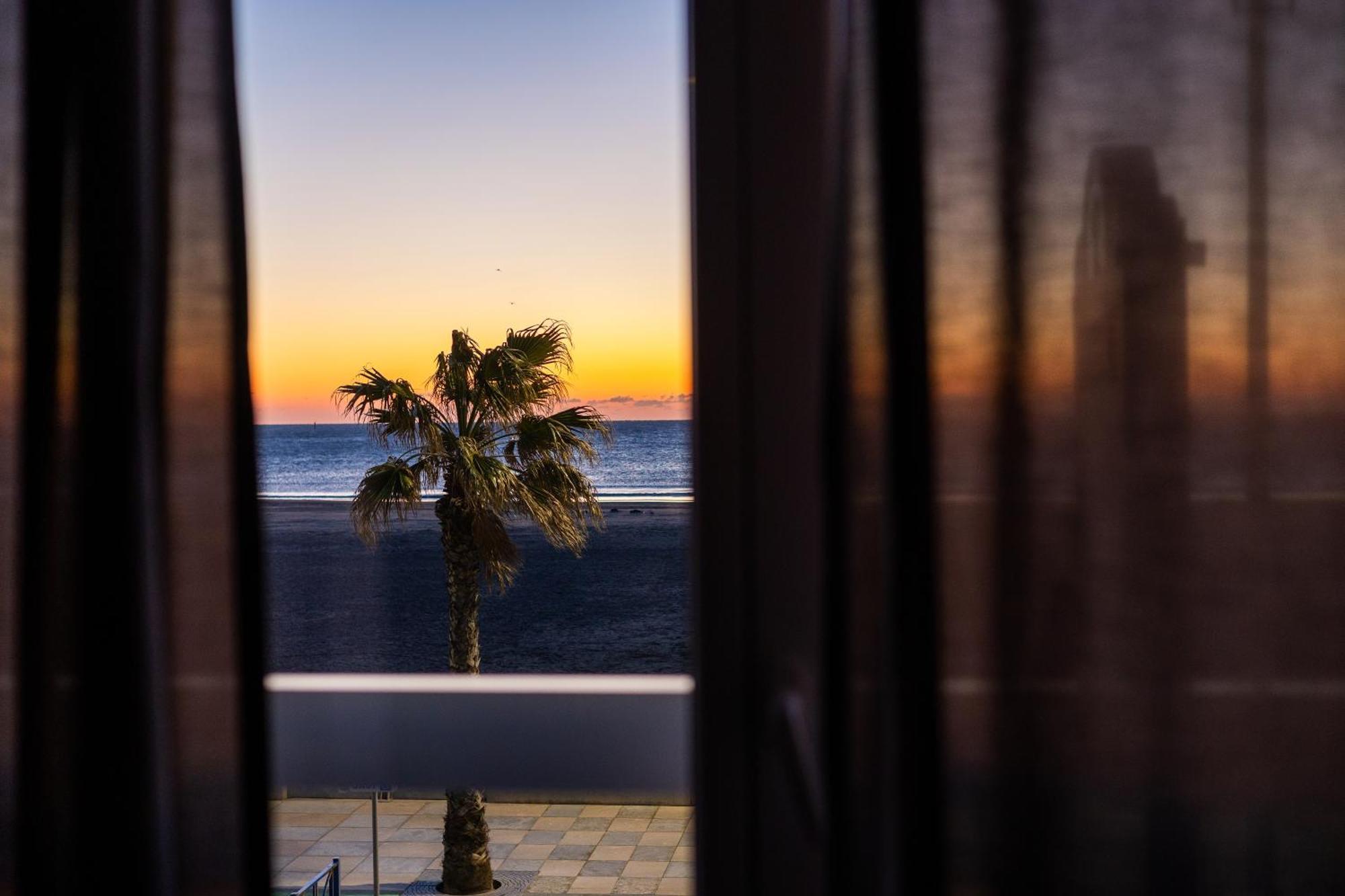 Logis Hotel & Restaurant Mediterranee Port-la-Nouvelle Bagian luar foto