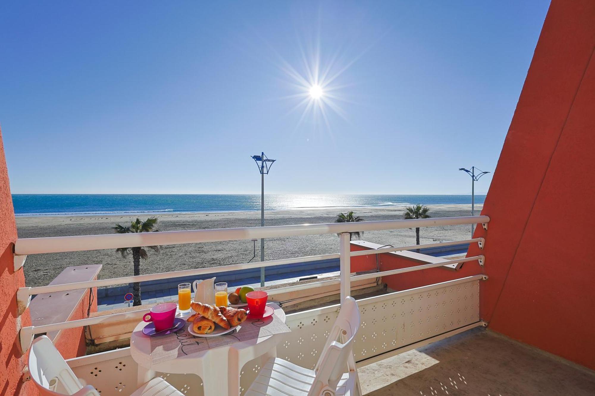 Logis Hotel & Restaurant Mediterranee Port-la-Nouvelle Bagian luar foto