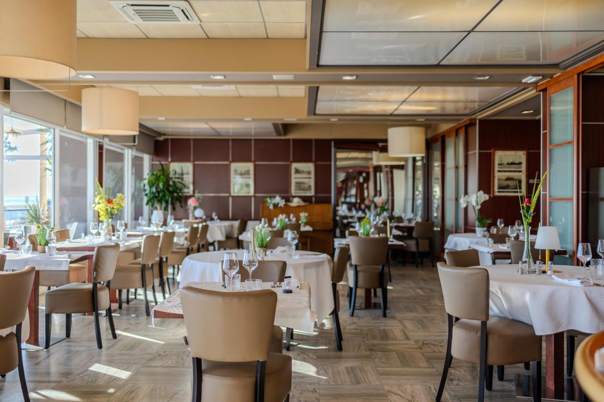 Logis Hotel & Restaurant Mediterranee Port-la-Nouvelle Bagian luar foto