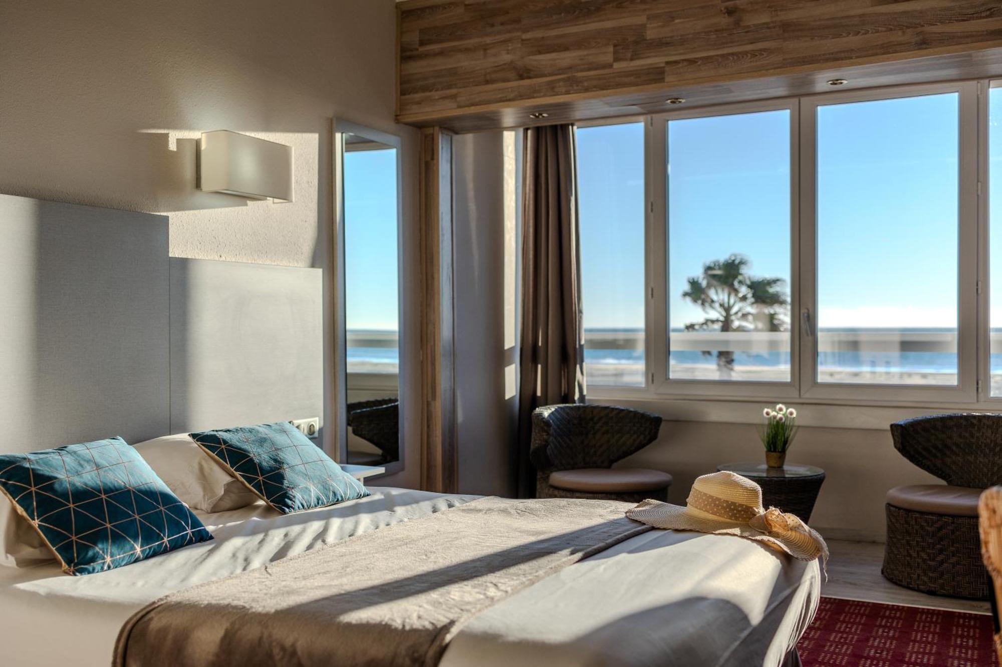 Logis Hotel & Restaurant Mediterranee Port-la-Nouvelle Bagian luar foto